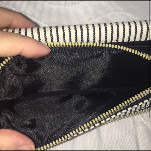 Stella & Max Black & White Striped Wallet NWT - Picture 2 of 8